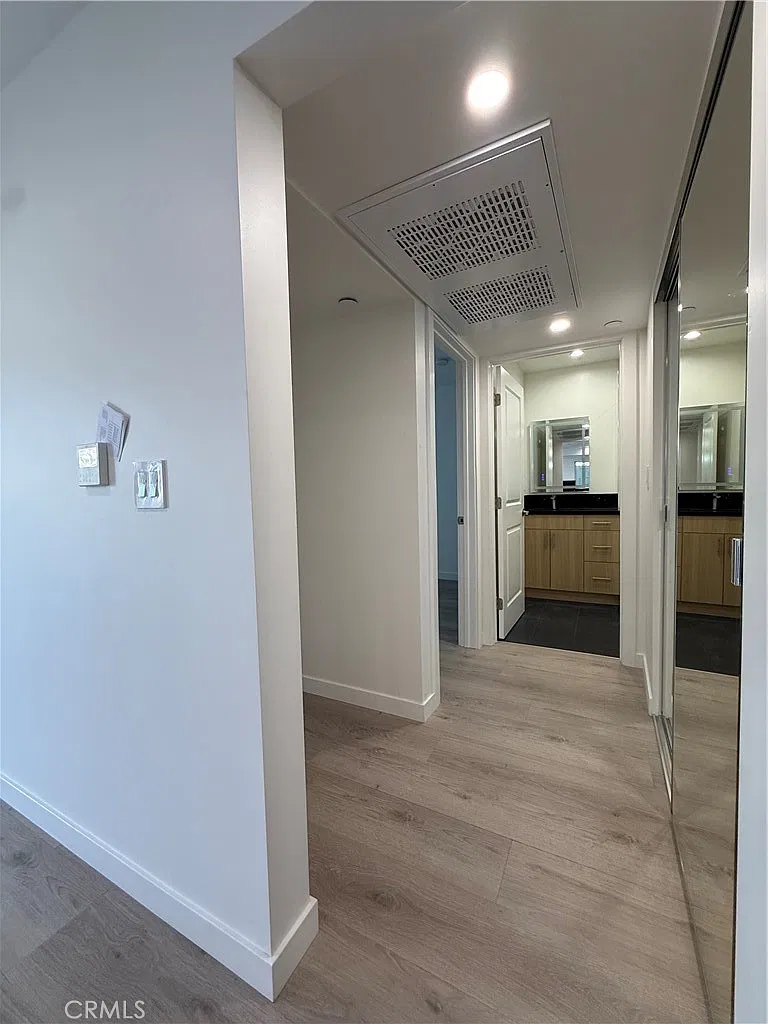 1 bed, 550 sqft, $2,300 — Photo 4