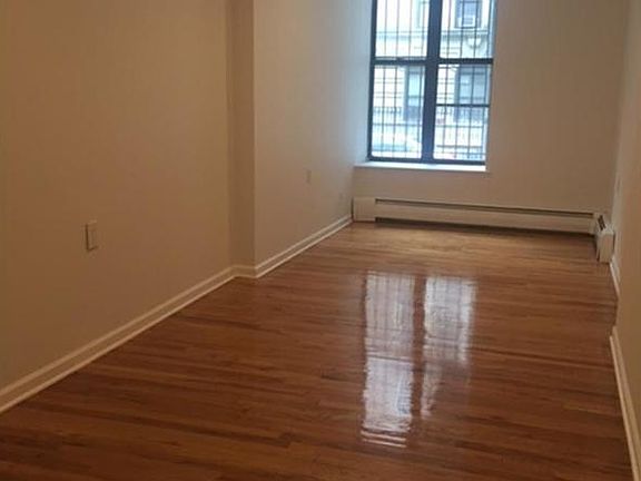 2nd image of 273 W 140th St APT 4B
