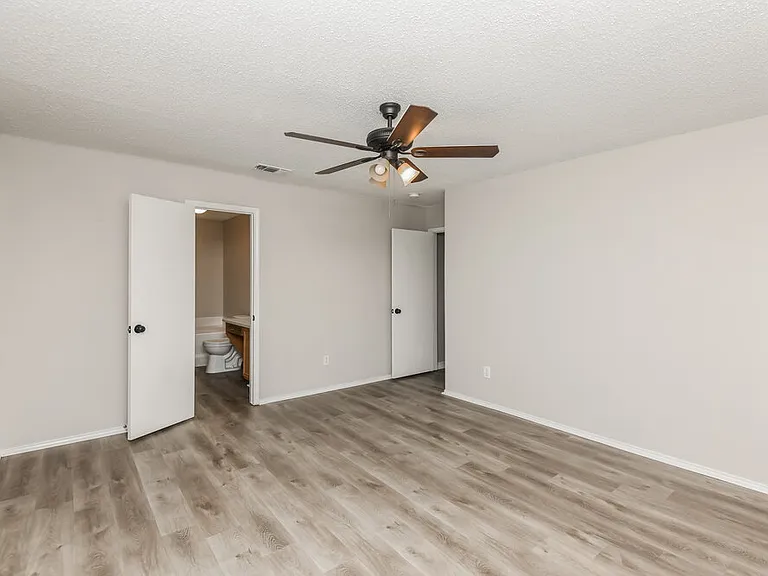 7007 Rovato Dr — Photo 10