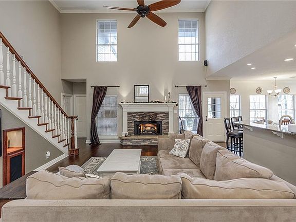 3rd image of 3362 Oak Creek Dr