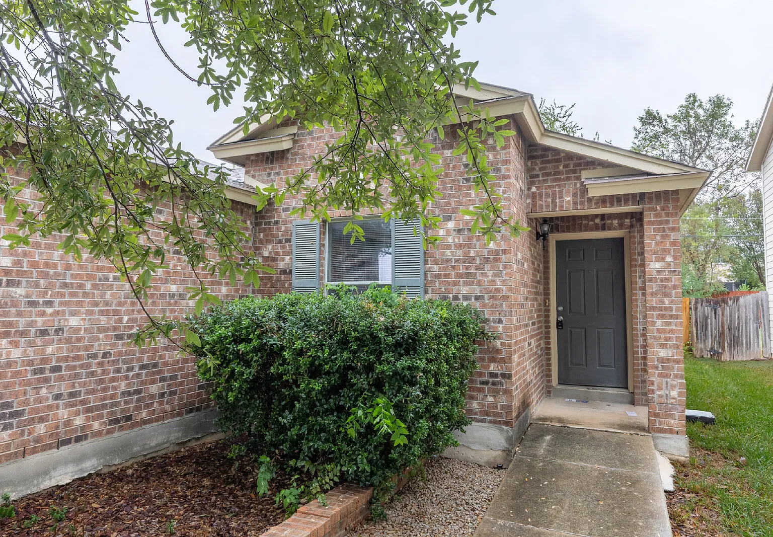 3 bed, 2.0 bath, 1434 sqft, $1,550 — Photo 3