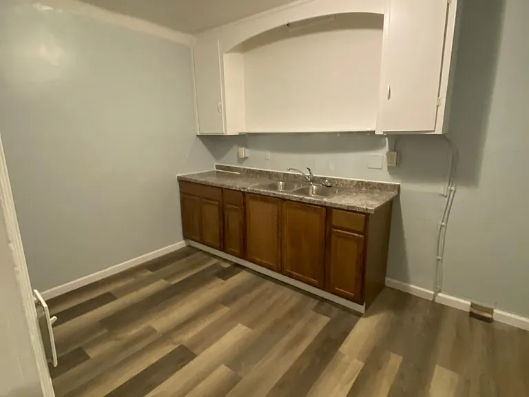 910 Park St #2 — Photo 4