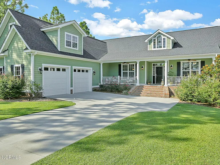 2746 Oak Forest Dr — Photo 1