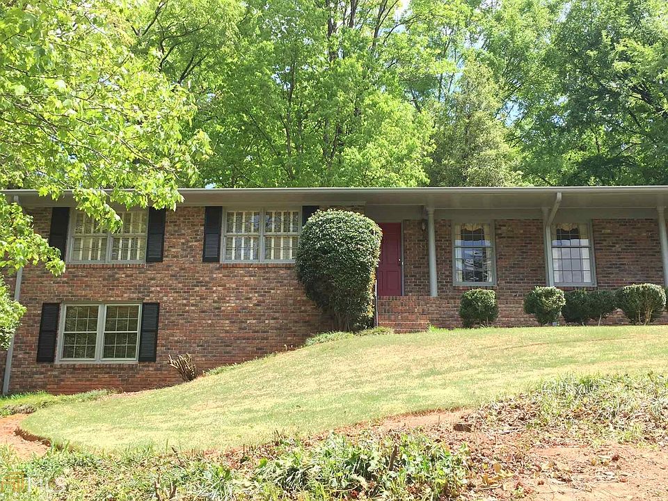 1st image of 470 Riverhill Dr