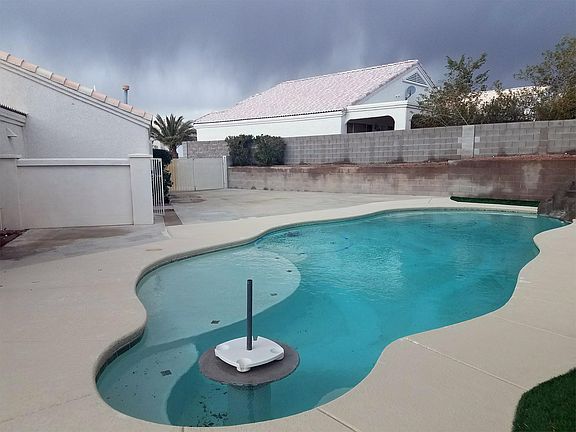 2nd image of 2916 Huntington Ln
