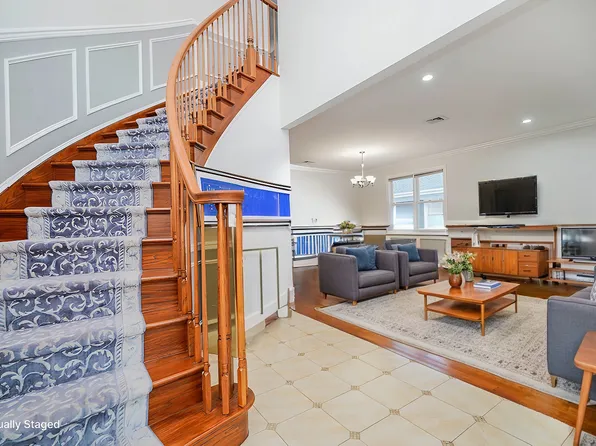 151a Waterbury Avenue image 7 of 33