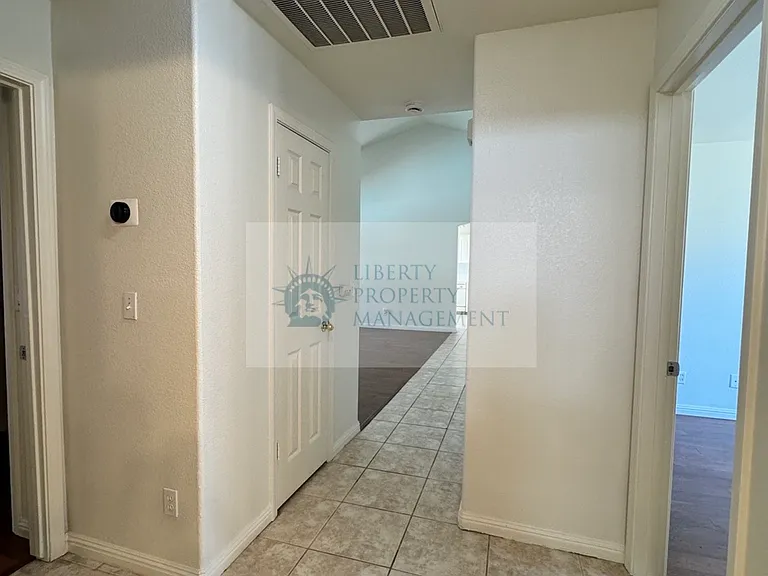 135 Decatur Ave — Photo 13
