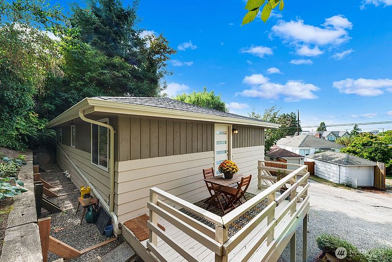 3rd image of 5625 SW Teig Place