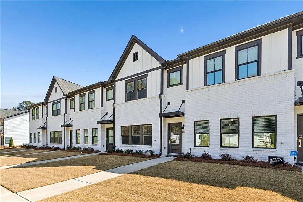 3 bed, 2.5 bath, 1415 sqft, $2,450 — Photo 1