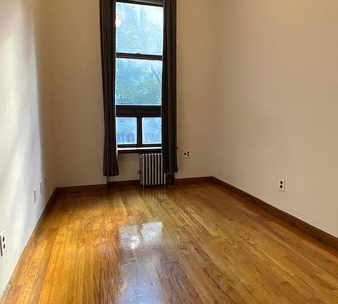 3rd image of 102 W 71st St #3