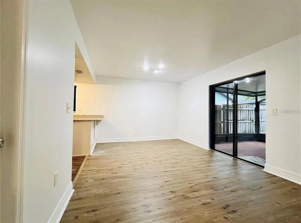 3 bed, 2.5 bath, 1260 sqft, $1,900 — Photo 3