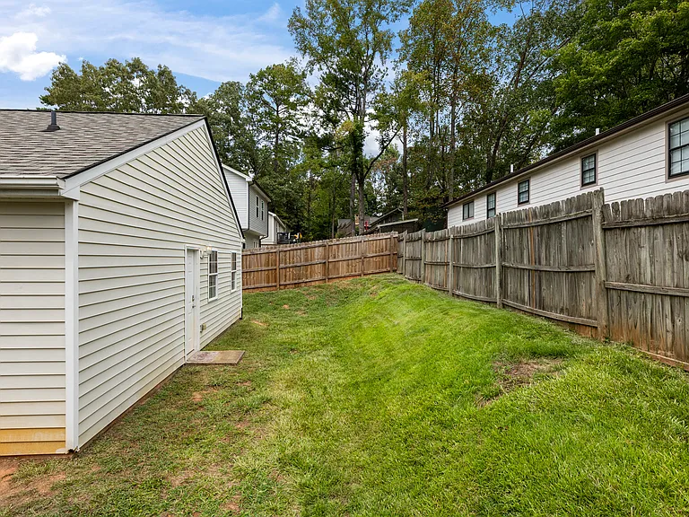 2425 Belaire Dr — Photo 14