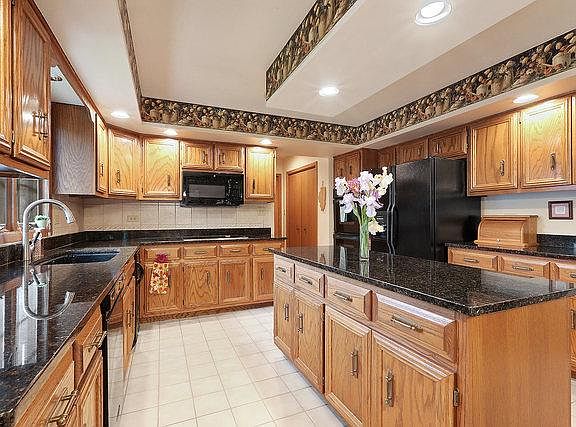 3rd image of 3043 Carmel Dr
