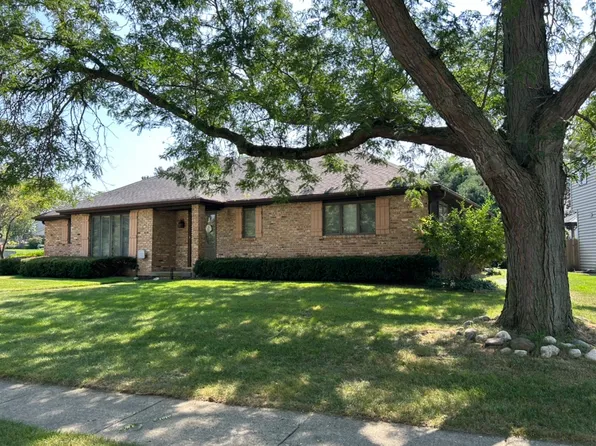 915 Pin Oak Cir, Cary, IL 60013