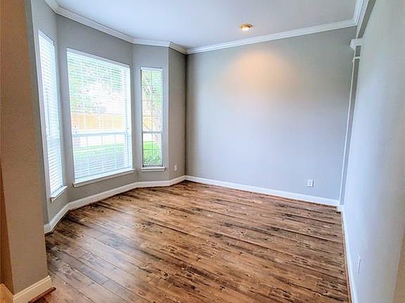 3rd image of 4013 Lantana Ln
