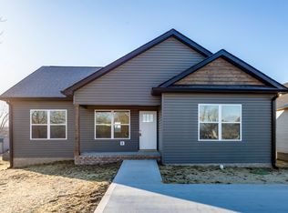 598 Main St, Burns, TN 37029