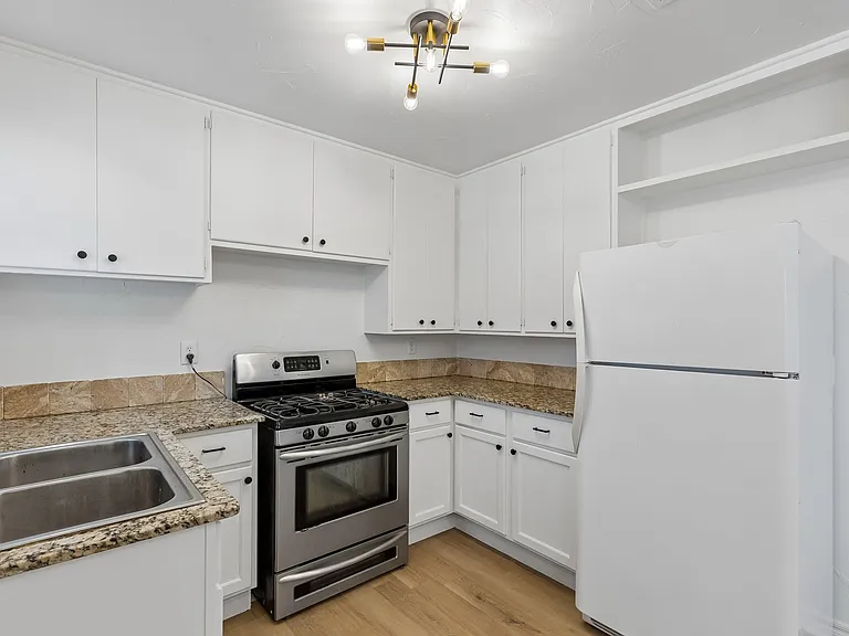 1600 Andover Ct — Photo 11
