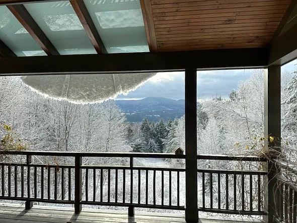 4 bed, 4.5 bath, 4000 sqft, $14,500 — Photo 3