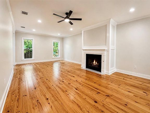 5th image of 1020 W 19th Ave