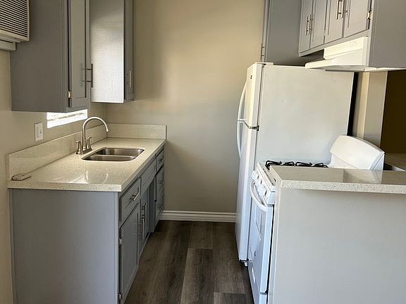 3rd image of 1400 S Gramercy Pl #17