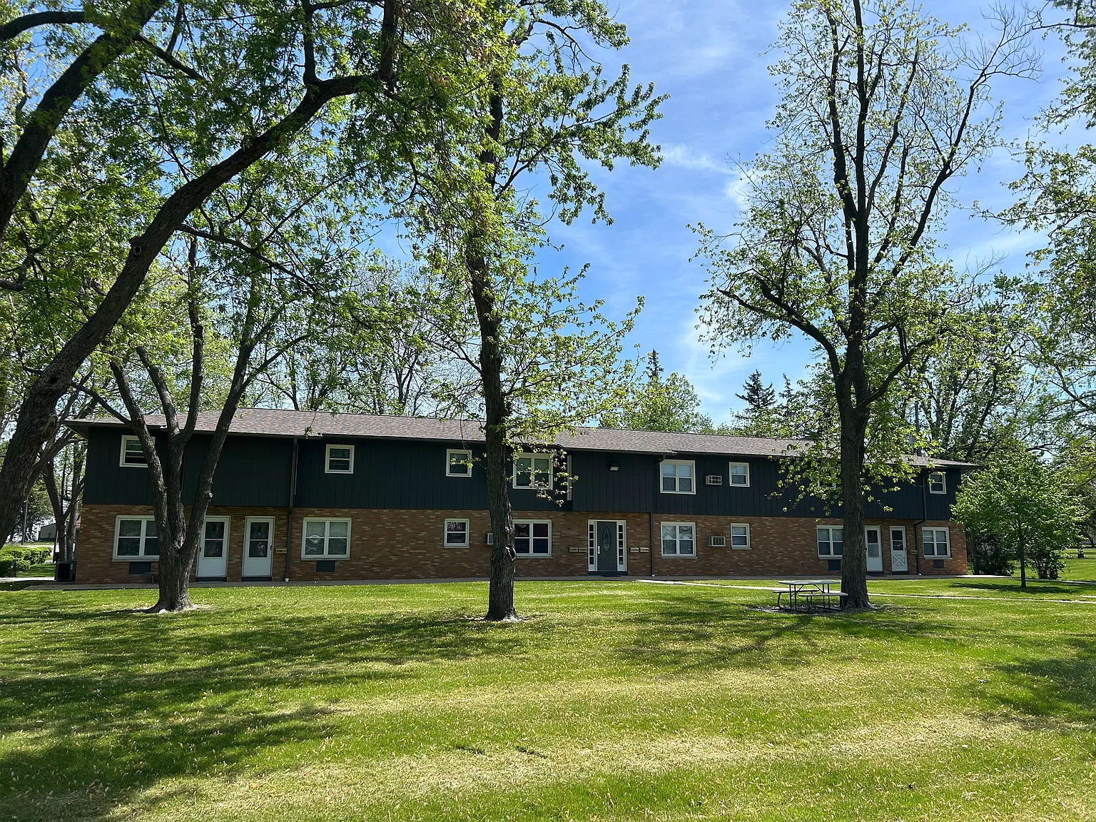 2 bed, 800 sqft, $1,100 — Photo 1