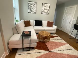 2500 W Thomas St #2F, Chicago, IL 60622