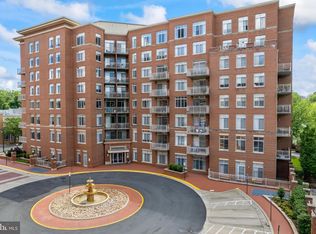 4490 Market Commons Dr UNIT 602, Fairfax, VA 22033