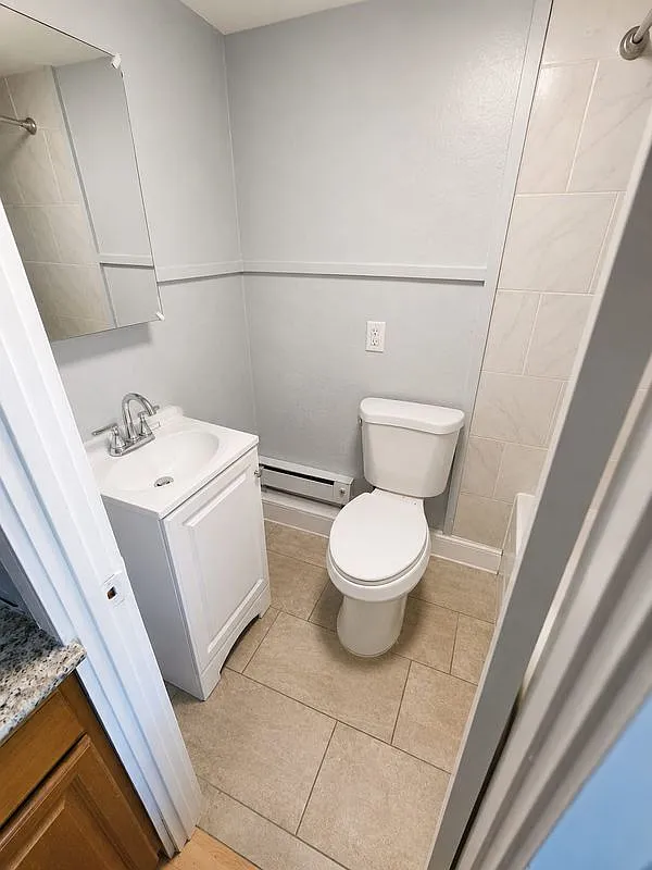 Studio, 1.0 bath, 704 sqft, $900 — Photo 2