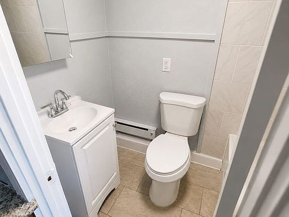 4th image of 163 Chapel St #5