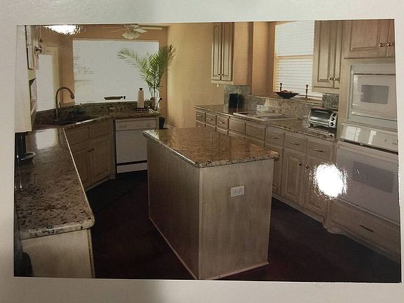 5th image of 311 Harbor Landing Dr