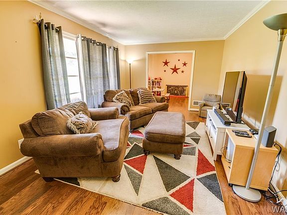 4th image of 5208 10th Ave E