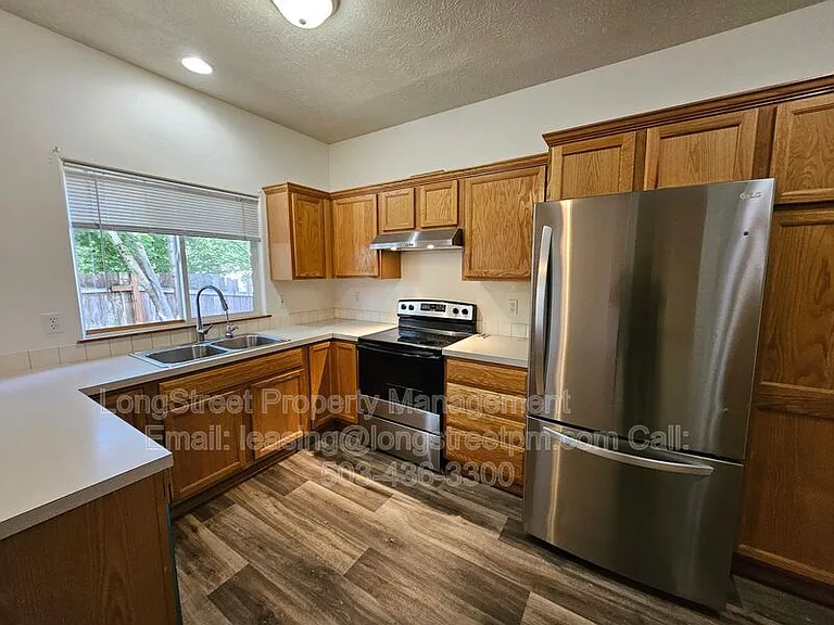 7445 SE Crystal Springs Blvd — Photo 6