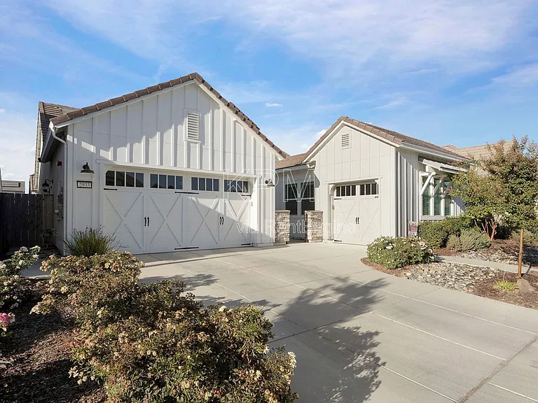 2933 Valencia St — Photo 1