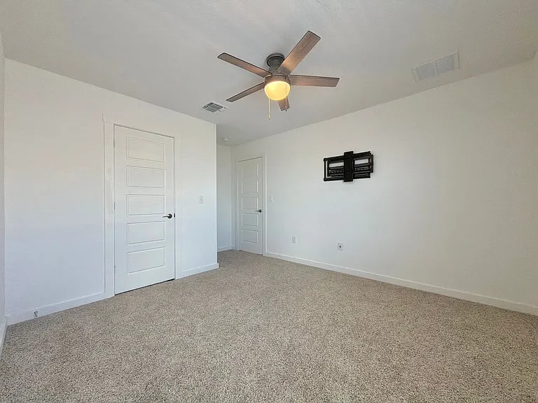 2901 Louris Ln — Photo 30