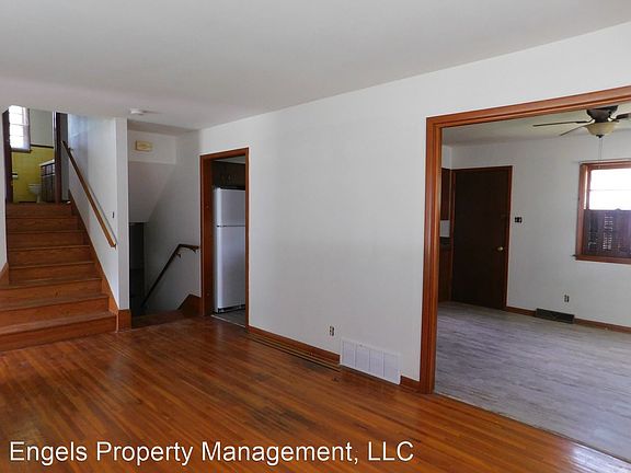 3rd image of 1842 Belmont St #1