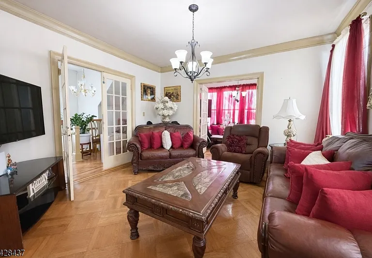 19 Burgess Pl — Photo 4