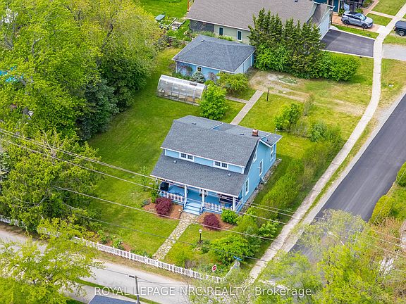 3rd image of 788 Edgemere Rd