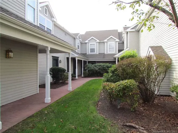 133 Mayfield Dr, Trumbull, CT 06611