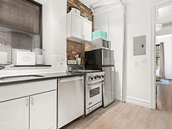 3rd image of 254 E 7th St APT 4