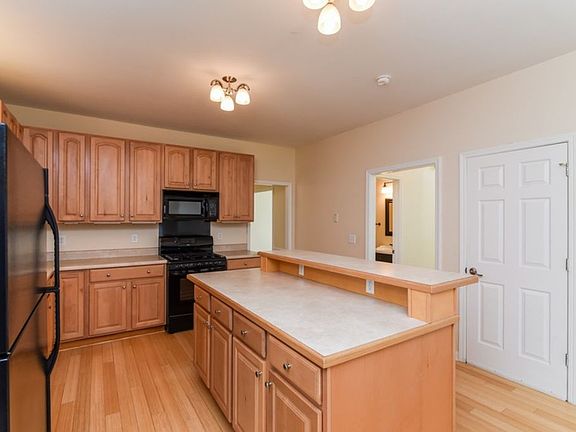 2nd image of 925 Fox Meadow Ln