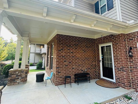 5th image of 2023 Blossom Hill Dr