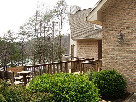 2nd image of 460 Parsons Shrs