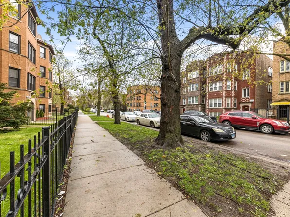 7655-7657 S East End 1704-1710 E 77th St Chicago, IL 60649