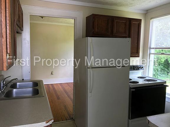 5th image of 1223 E 8th St