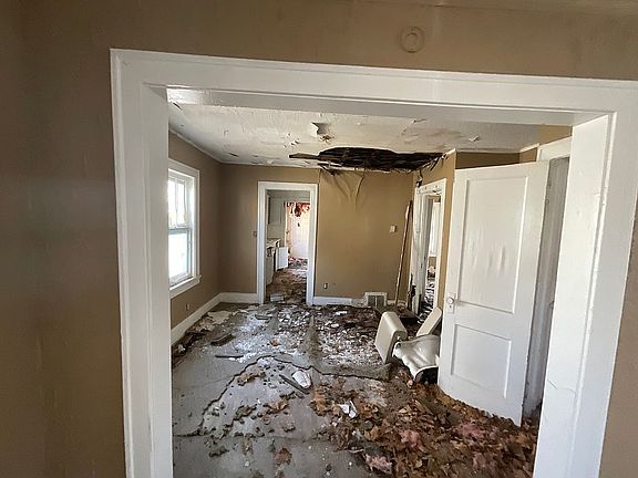 2nd image of 4003 E 68th Ter