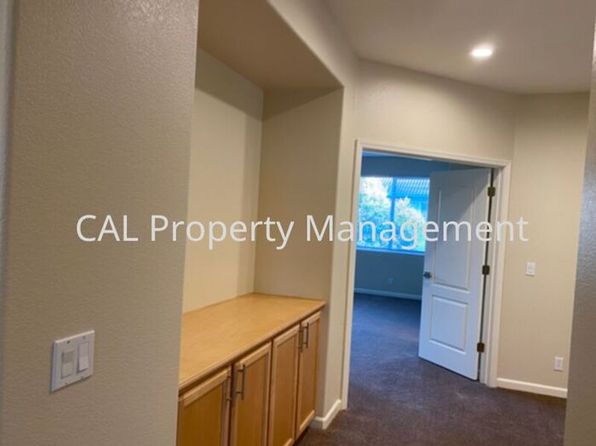 361 Majestic Dr, Hollister, CA 95023
