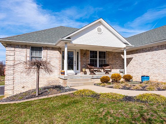 3rd image of 334 Fernwood Dr