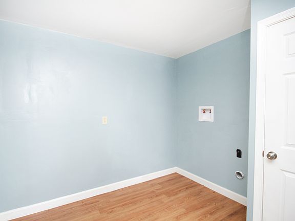 3rd image of 278 Jefferson Dr