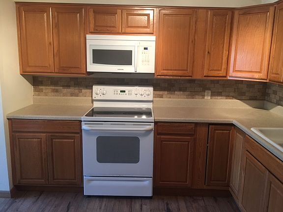 2nd image of 915 Whiteway Dr