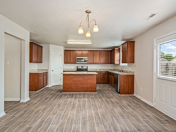 3rd image of 3326 Drysdale Dr